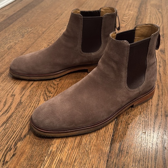 Clarks Men's Clarkdale Gobi Chelsea Boot, Taupe Suede, Size 11 - Picture 2 of 9
